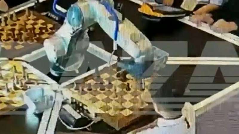 robot scacchi