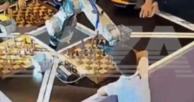 robot scacchi. 2