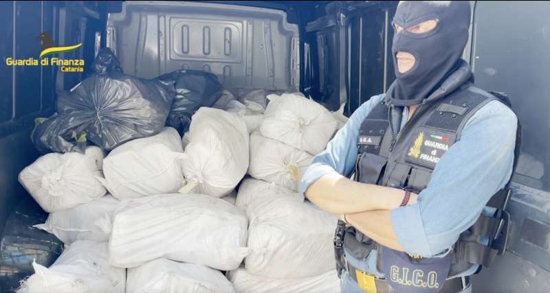due tonnellate di cocaina sequestrate e distrutte a catania 1