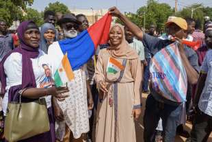 proteste anti francesi a diamey in niger 1