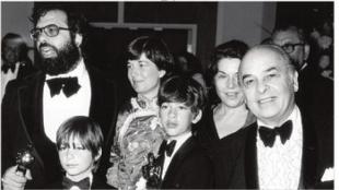 Francis Ford Coppola con la moglie Eleanor i genitori Italia e Carmine e i figli Roman e Gian Carloarticle