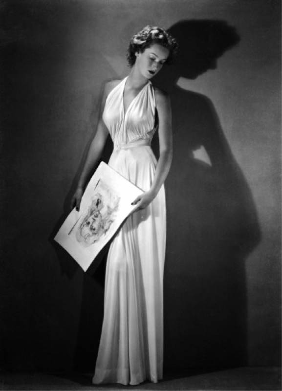 Contessa Marella Caracciolo Agnelli con un abito da sera di Federico Forquet , 1946 - foto ghergo