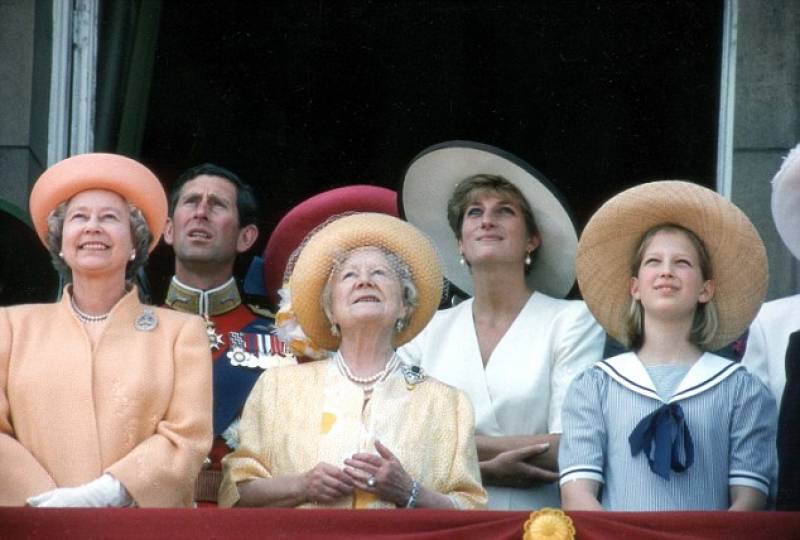 elisabetta e diana 3 in 1992 four generations of the royal family the queen prince ch m 35 1439589610231