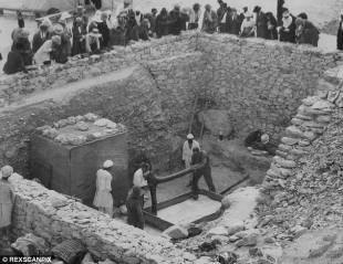 howard carter sulla tomba di tutankhamon 1922