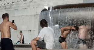 bagno nella fontana del vittoriano 4