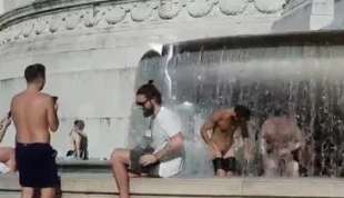 bagno nella fontana del vittoriano 5