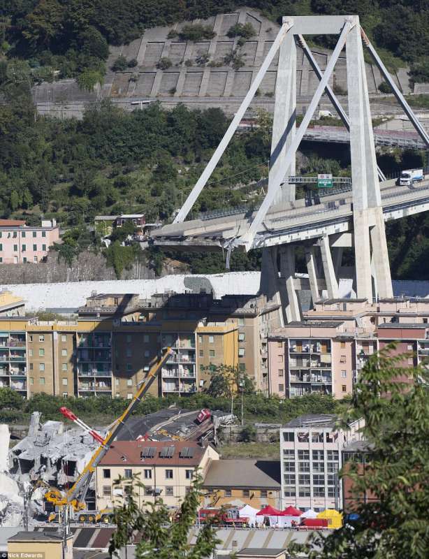 il crollo del ponte morandi a genova