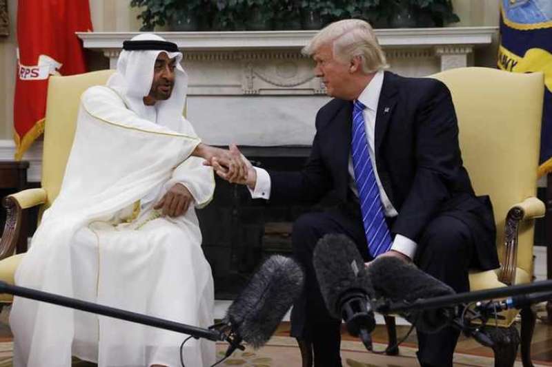 donald trump con lo sceicco mohamed bin zayed al nahyan 5