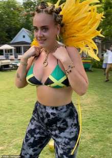 adele in vestiti giamaicani