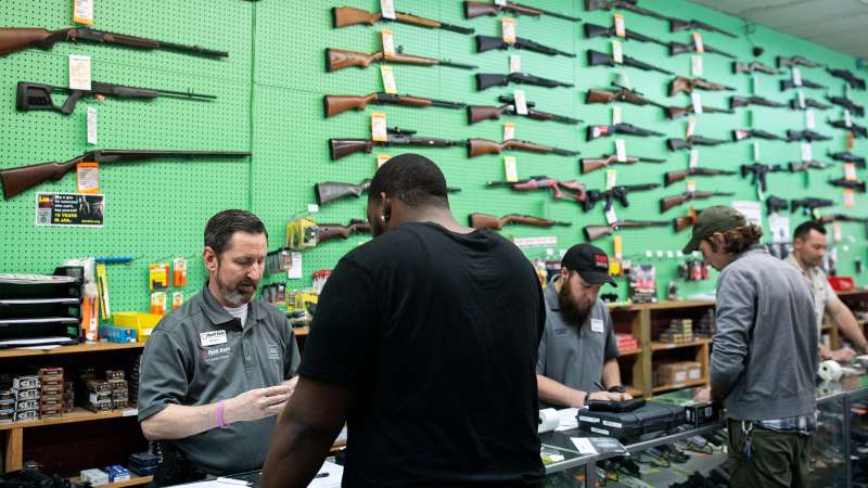 hyatt gun shop il negoio di armi piu' grande degli usa4