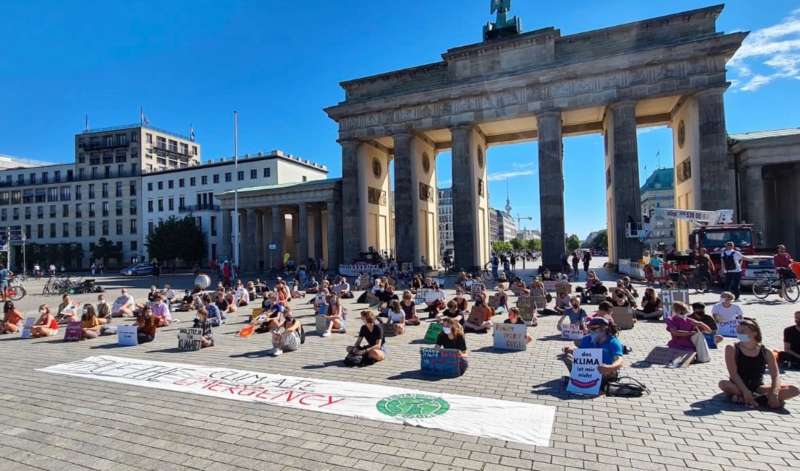manifestanti fridays for future a berlino 3