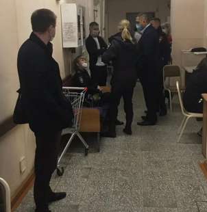 polizia nell'ospedale dove e' ricoverato navalny