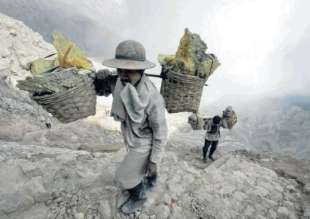 afghanistan estrazione di minerali preziosi