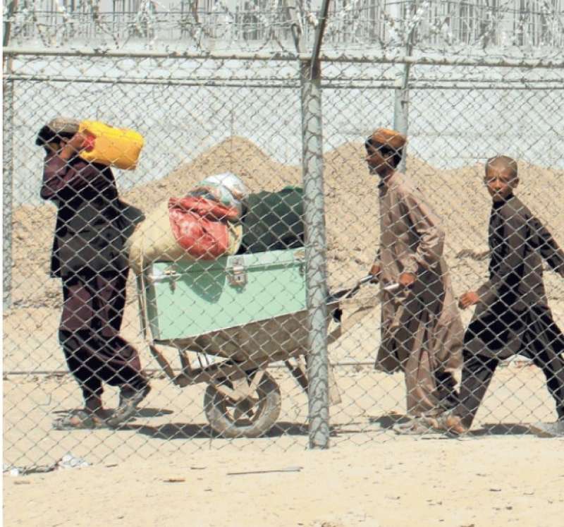 afghanistan profughi in fuga dai talebani