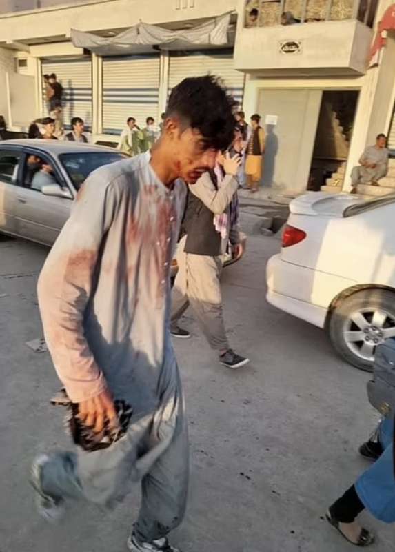 attentato all aeroporto di kabul 12