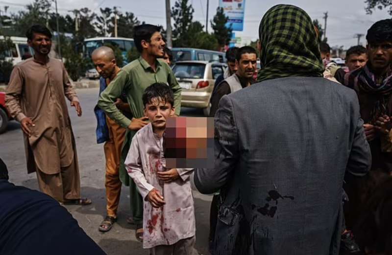 bambino ucciso a kabul durante gli scontri all aeroporto