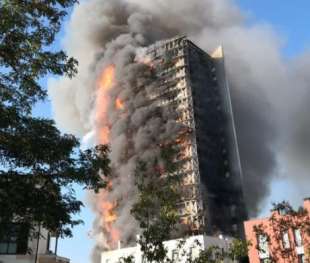 incendio grattacielo via antonini milano 5