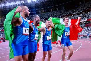 MARCELL JACOBS ESEOSA DESALU LORENZO PATTA FILIPPO TORTU italia oro nella 4x100 a tokyo 2020 2