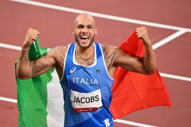 marcell jacobs vince i 100m a tokyo2020