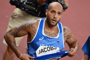 marcell jacobs vince i 100m a tokyo2020 2
