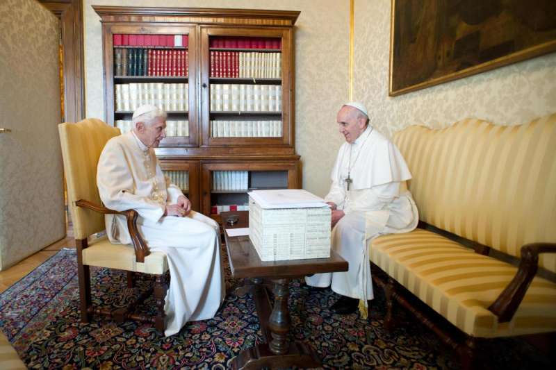 papa francesco e benedetto 1