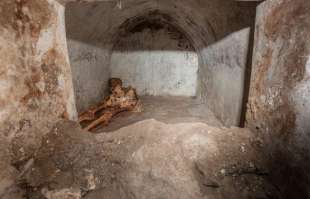 pompei, scoperta nuova tomba 10