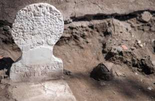 pompei, scoperta nuova tomba 5