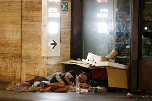 senzatetto alla stazione termini