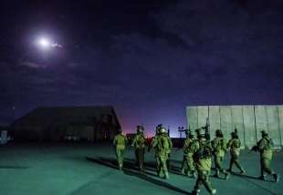 soldati americani lasciano l'afghanistan
