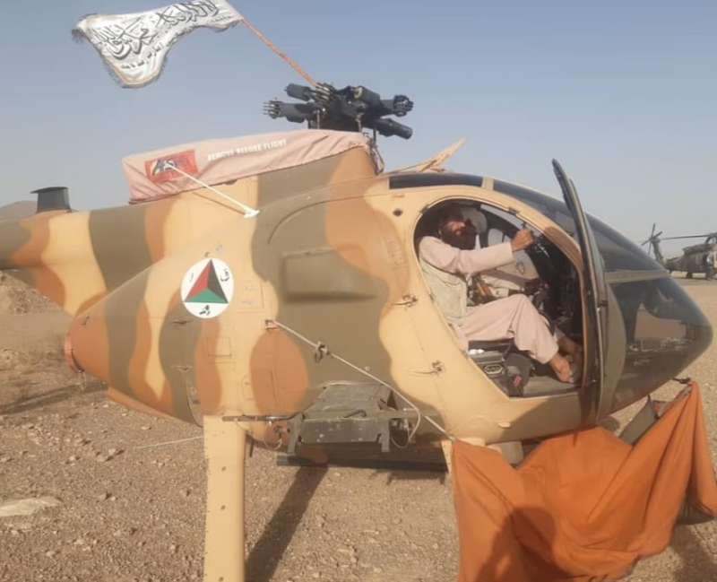 talebani con gli elicotteri del governo afghano 1