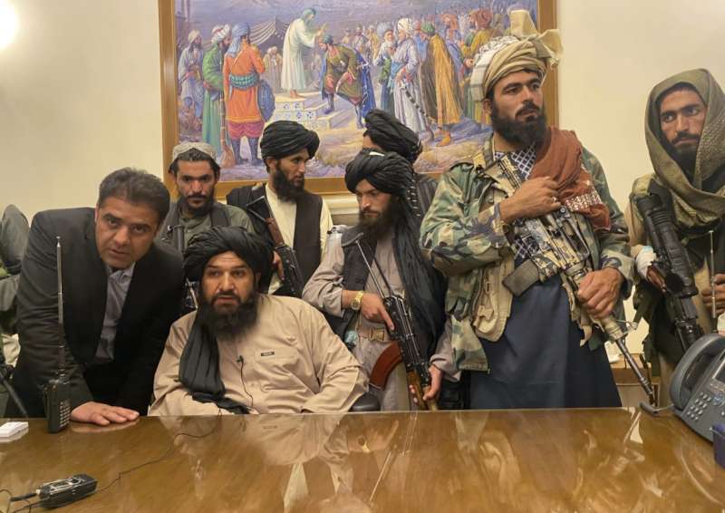 talebani nel palazzo presidenziale