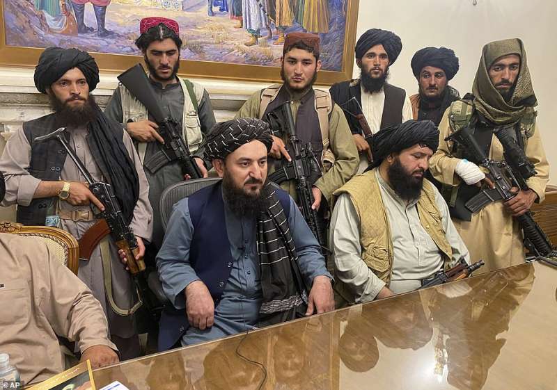 talebani nel palazzo presidenziale 3