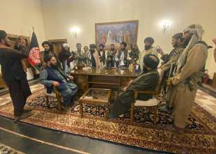 talebani nel palazzo presidenziale 4