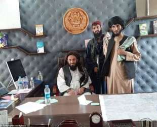 talebani nel palazzo presidenziale 7