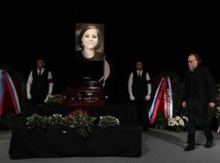 aleksandr dugin al funerale della figlia darya dugina 5