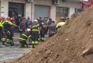 banda di ladri scava tunnel e rimane incastrata a roma 1