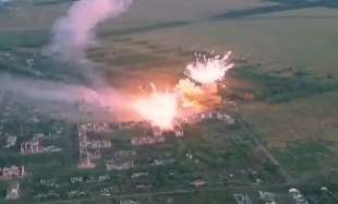 bomba termobarica russa in un complesso residenziale di pisky, in ucraina 2