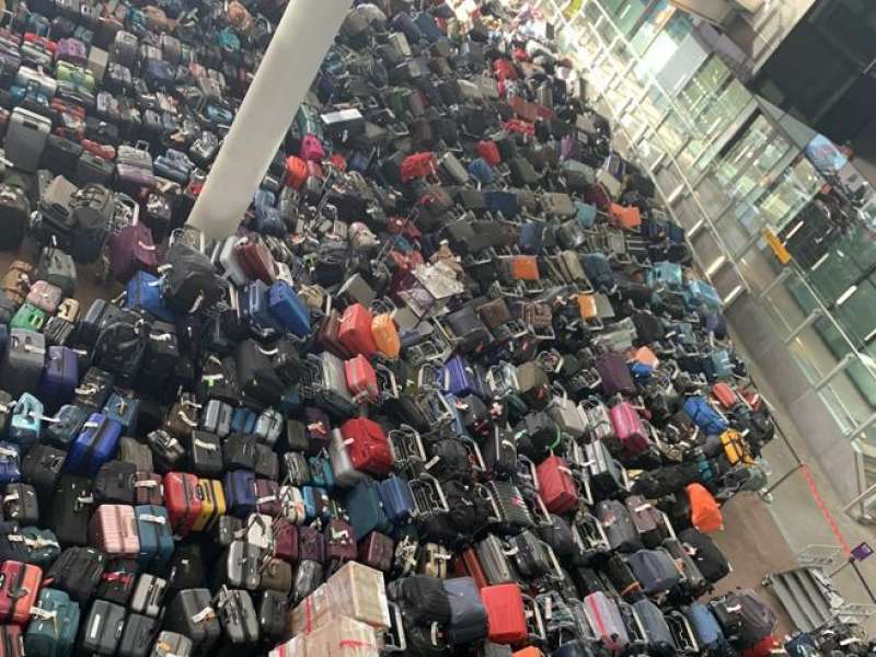 caos bagagli negli aeroporti 4