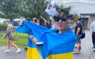 fan con bandiera ucraina al torneo di cincinnati 5