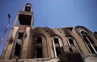 incendio in una chiesa copta a giza, in egitto 9
