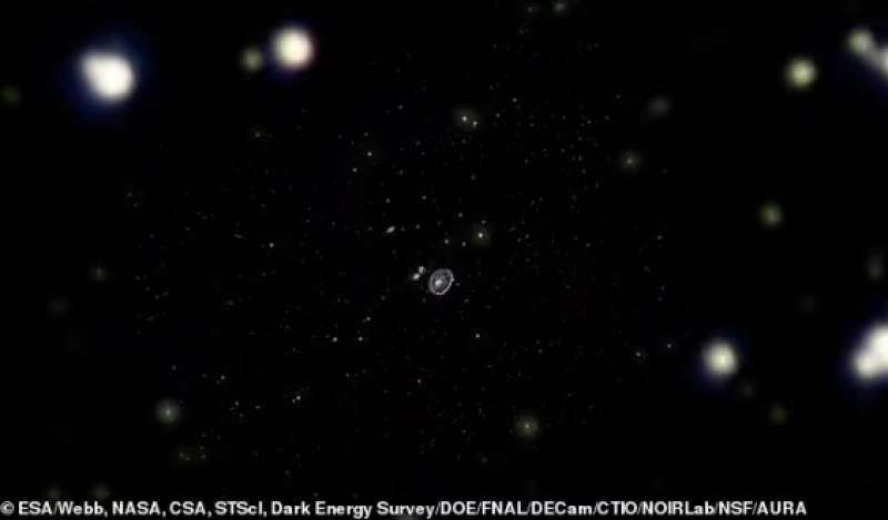 la galassia cartwheel immortalata dal telescopio james webb 5