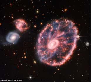 la galassia cartwheel immortalata dal telescopio james webb 6