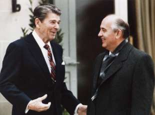 Mikhail Gorbaciov e Ronald Reagan