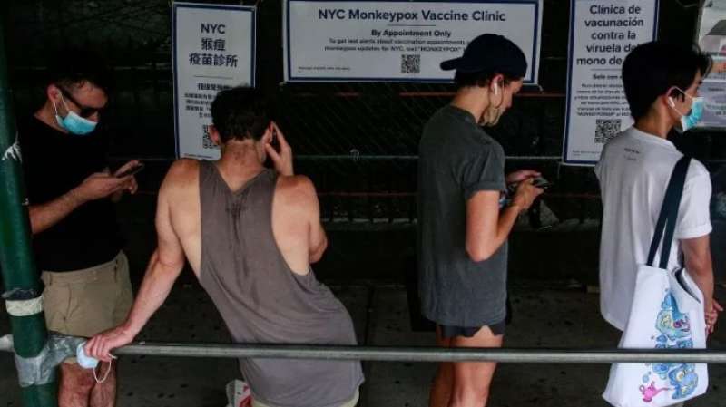 new york fila per il vaccino contro il vaiolo delle scimmie