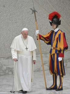 papa francesco guardia svizzera