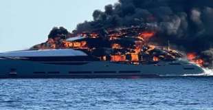 yacht di paolo scudieri a fuoco