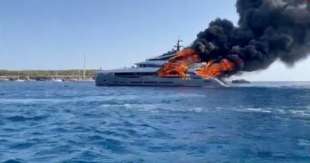 yacht di paolo scudieri a fuoco 3