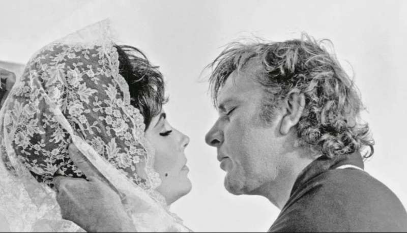 Liz Taylor e Richard Burton sul set de La scogliera dei desideri