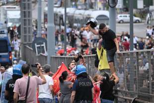 scontri alla manifestazione per il rdc a napoli 9