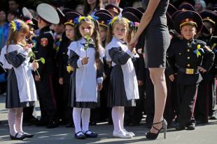 bambine ucraine al primo giorno di scuola